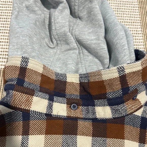 Plaid Hooded Men’s Flannel - Picture 5 of 5